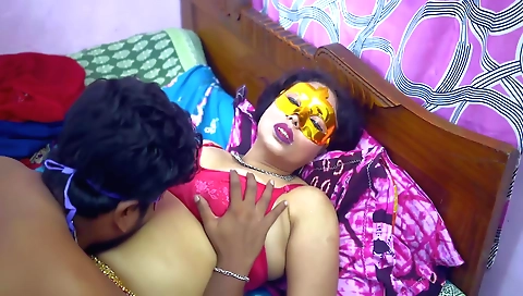 Desi sonia bhabhi gets naked and her wet pussy gets banged