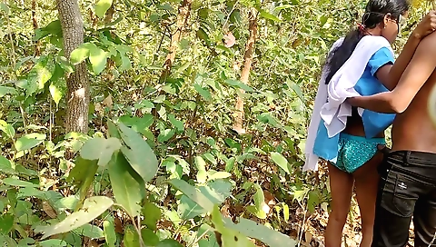 Indian brunette gets fucked by the boyfriend outdoors