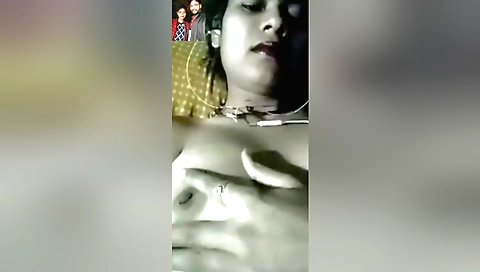 Solo hibhi girl looks good in her sexy dress on webcams