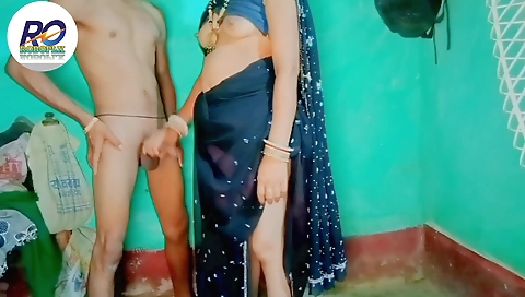 Indian babe in a black saree and chudai is giving a fuck