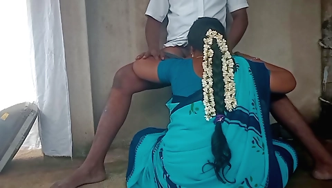 Indian milf fucks her pussy with a guy in her amateur clip