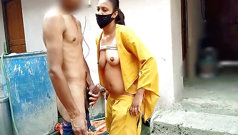 Indian stepsister washed clothes and got wet pussy