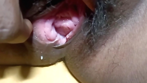 Neetu bhabhi masturbates with vibrator in homemade solo video