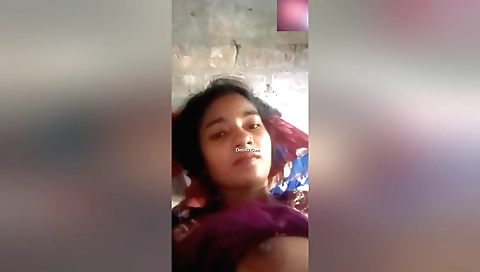 Indian babe shows off her cute body in my amateur porn clip