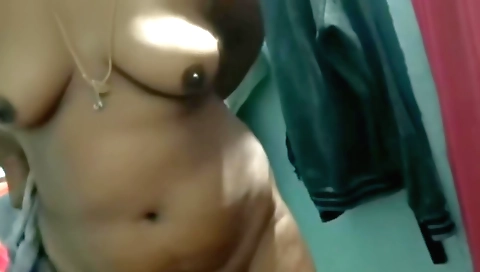 Indian babe in sexy dress and sexy dress moves her body