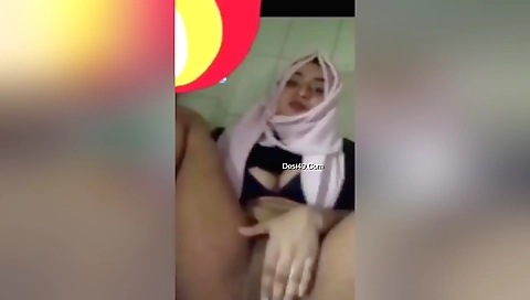 Sexy woman with big tits 137 masturbates on webcam