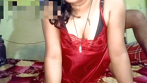 Indian hottie with big ass gets naked on webcams video